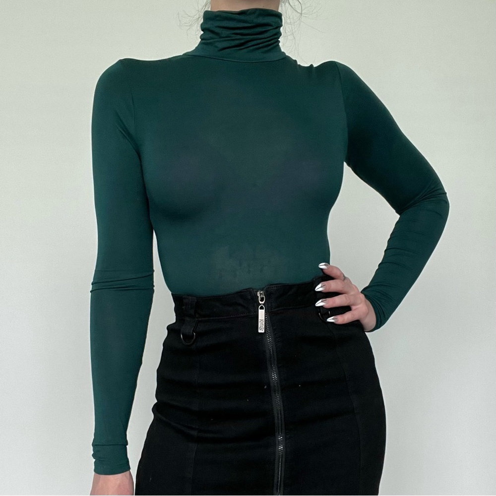 FASHION NOVA Hunter green turtleneck bodysuit